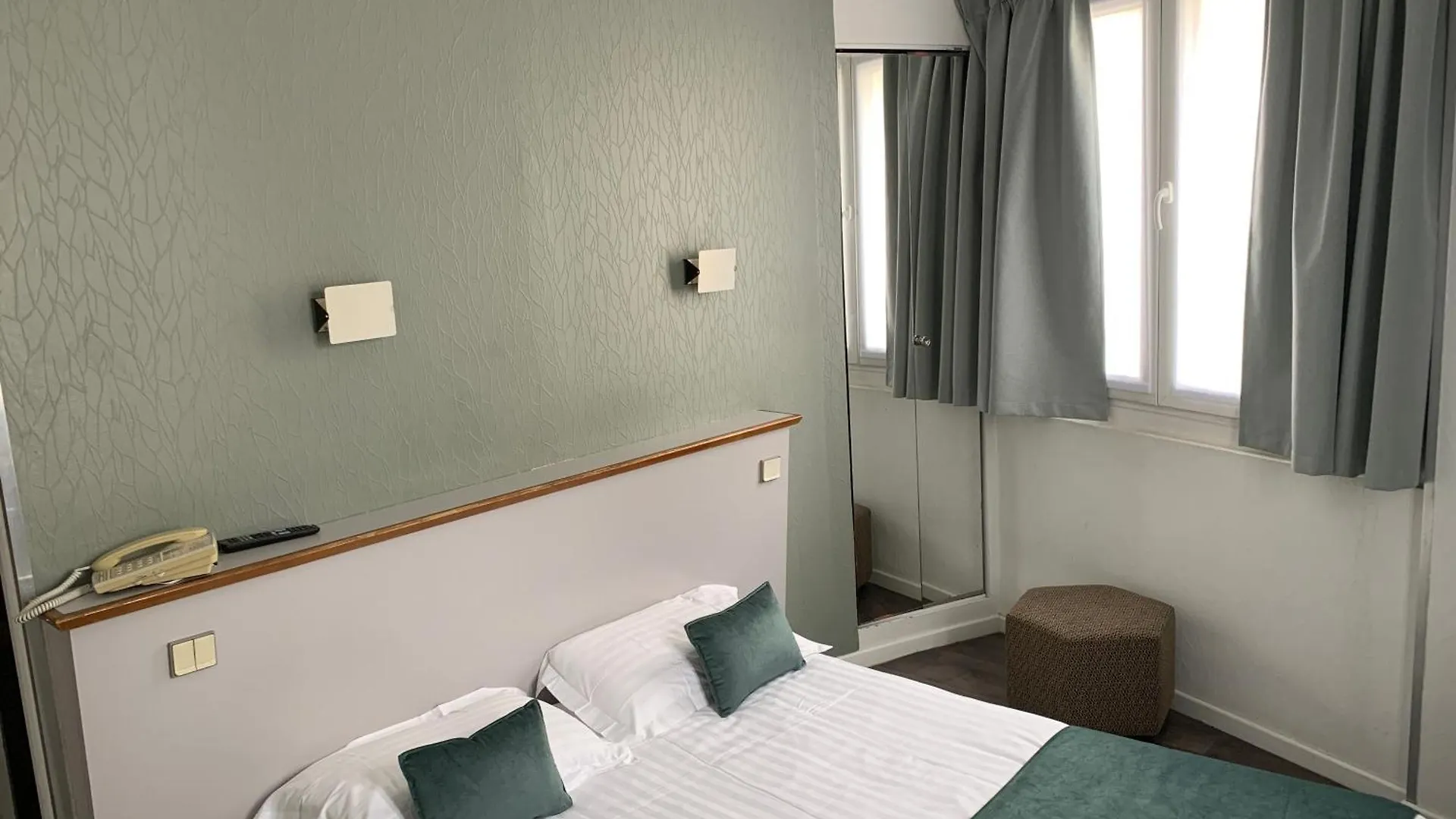Picardy Hotel-Gare Du Nord Paris 2*,